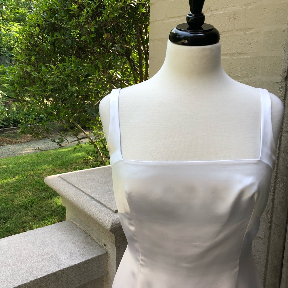 ⭐️🆕[Tahari] 💯% Silk White Cocktail Dress 👗